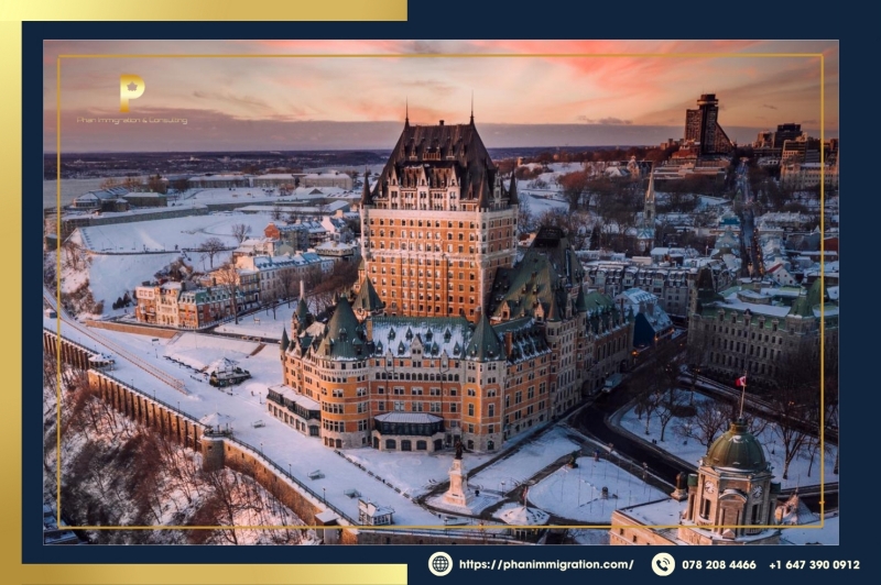 Khách sạn Fairmont Le Château Frontenac tại Quebec được thiết kế lộng lẫy như một toà lâu đài