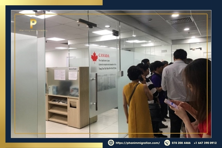 Bạn cần nộp hồ sơ tại Trung tâm tiếp nhận hồ sơ Visa (VAC)