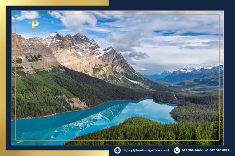 Canada features a wide range of landscapes and climates, marked by four clearly defined seasons