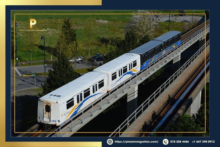 Du học sinh và người dân Vancouver thường sử dụng SkyTrain khi thời tiết không thuận lợi